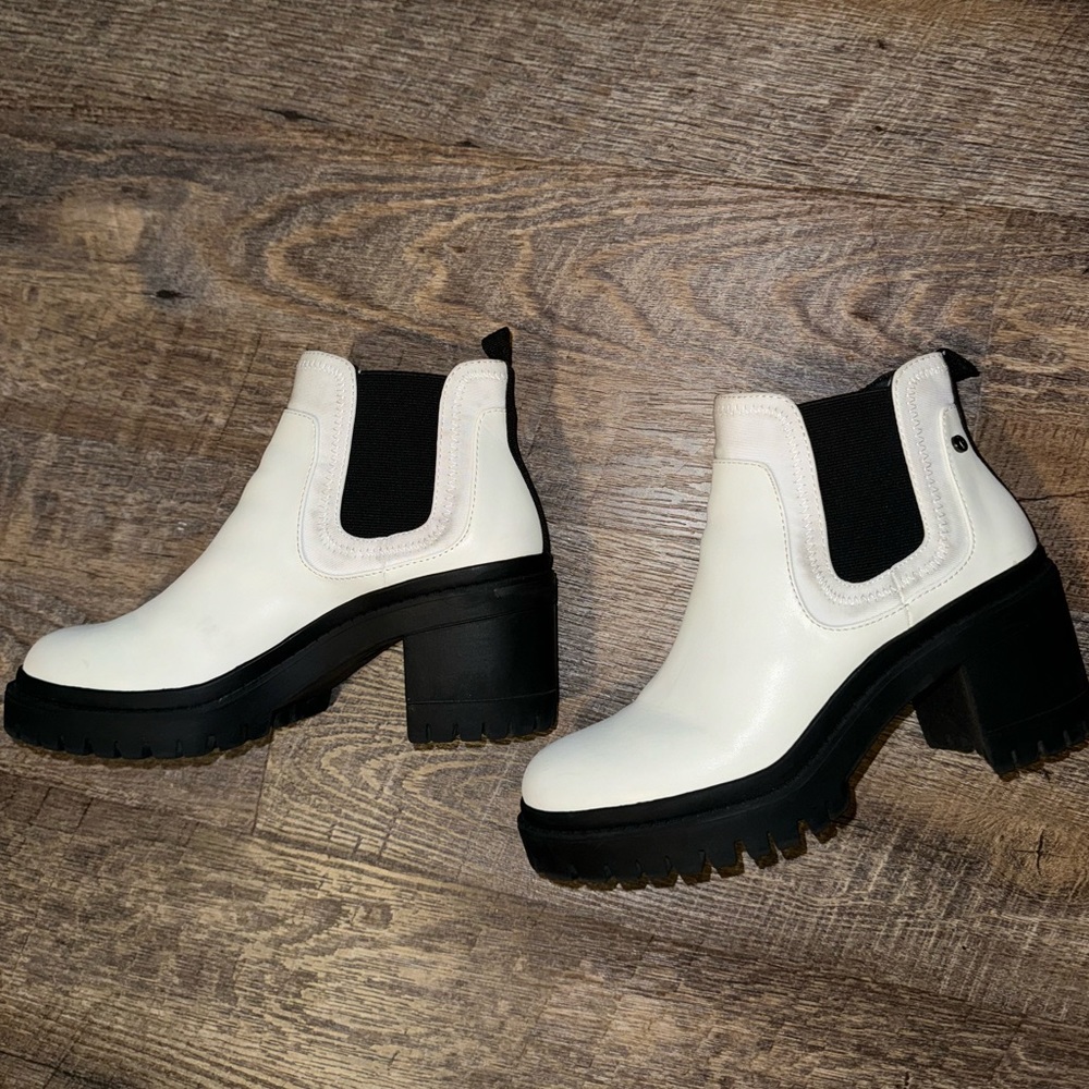 Simply Vera White Fashion Boots